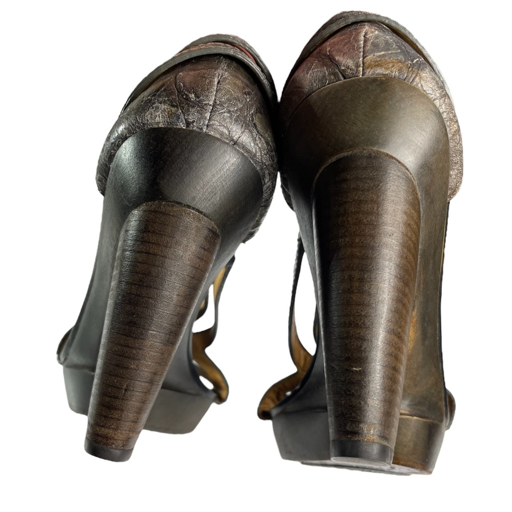 GIVENCHY Stacked Heel Open Toe Textured Leather Strappy Platform Pump - Picture 3 of 16